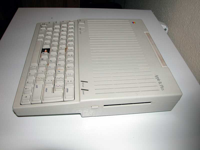 apple IIc Plus side view of builtin drive