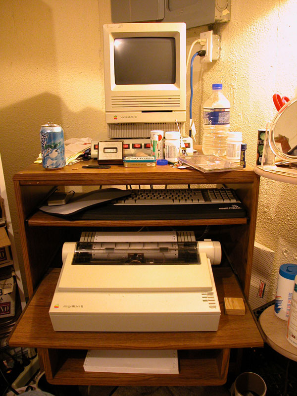 SE/30 system warm tungsten view.