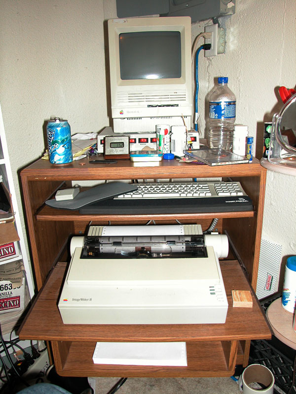 SE/30 system under flash lighting